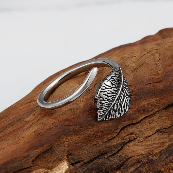 แหวนเหล็กไทเทเนียมชายหญิงแหวนรูปใบไม้ย้อนยุคขนนกหางแหวนชาย