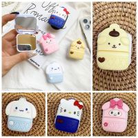 กระจกแต่งหน้าคิตตี้ Rtbkittbamoroll กระจกตั้งโต๊ะรองรับ Cinnamoroll มีกาว Cinnamoroll ที่ยึดถุงลมนิรภัยบนโต๊ะโทรศัพท์มือถือสนับสนุนการ์ตูน Cinnamoroll กระจกอุปกรณ์ตกแต่งโทรศัพท์ขาตั้งโทรศัพท์