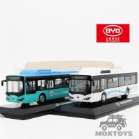 1:64 BYD K9 12M รถบัสไฟฟ้า,โมเดลรถสีขาว/สายหลัก GreenBlue