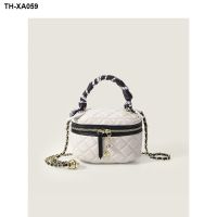 Hand the new han edition 2023 ling from silk bag chain package texture brim oblique satchel joker small package