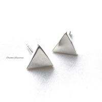 Triangle sl earrings. (ก้านเงินแท้ 92.5)