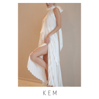 Kemissara Bow Ruffle Neck Open Back SET (Top &amp; Skirt) - Satin Cream ชุดพลีตผู้หญิงไหล่ลํ้า Ruffle ที่คอ ชุดผ้าพริ้วปล่อยสบาย กระโปรงเอวยางยืด