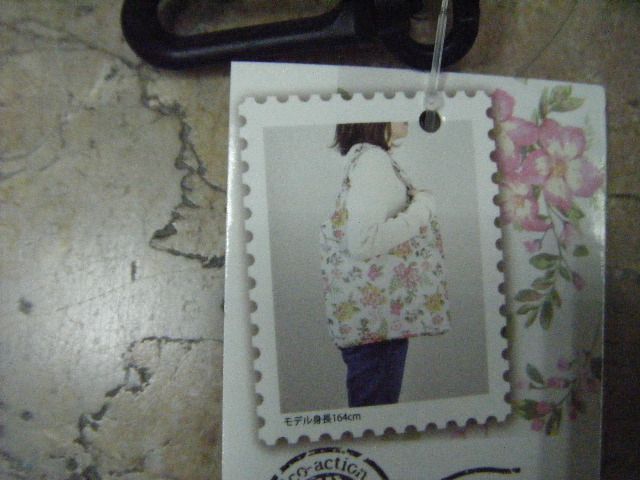 ถุงผ้าญี่ปุ่น-โพลีเอสเตอร์สำหรับใส่ของ-พับได้เป็น-7-11ซม-ขยายเป็น41-55-ซม-ลายดอกไม้