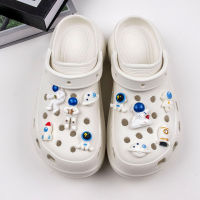 10ชิ้น/เซ็ต3D การ์ตูนนักบินอวกาศ Crocs Jibbitz เสน่ห์หลุมเครื่องประดับรองเท้ารองเท้าดอกไม้รองเท้า Clogs ตกแต่งสำหรับ Crocs