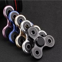 【LZ】■▨►  70mm Triangle Finger Aluminum Alloy Metal Spinner No Box R188 Bearing Turn for 3-4 Minutes Child Toys Decompression Toy Spinner