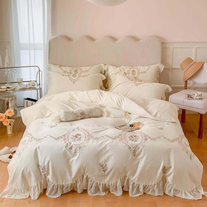 ชุดเครื่องนอน2ใบผ้าปูเตียงกล่องบรรจุขนาดใหญ่ราชินีคู่หรูหราปักลายดอกไม้ผ้าห่มนวมแบบฟูเก๋ไก๋สีขาวพีช