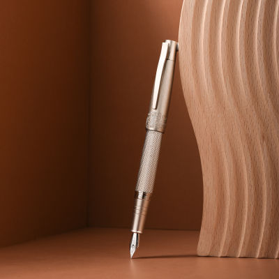 2022Hongdian 6013ปากกาหมึกซึมเงินโลหะอิริเดียม EFFก้มปลายปากกาที่มีคลิปเนื้อสวยงามที่ดีเยี่ยมธุรกิจสำนักงานของขวัญปากกาหมึก