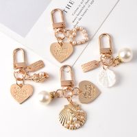 Pearl Shell Keychain with Metal Letter Heart Tags Women Girls Car Bag Charms Cute Gold Color Key Rings Jewelry Accessories