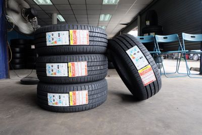 ยางใหม่ Dunlop รุ่น LM705 ขนาด 195/55R15 ผลิตปลายปี22(46/22) จำนวน 4 เส้น แถมจุปลมยางใหม่และจัดส่งฟรี