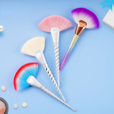 1Pcs Professional Fan-Shape Makeup Brush Powder Dusting Highlight Shadow Unicorn Theme Cosmetics Beauty Tools Natural Hair Makeup Brushes Sets