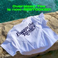 RYA OVS Tee Escape the Reality t-shirt เสื้อยืดคอตตอน 100 สีขาว สกรีนลายกำมะหยี่สีน้ำเงิน
