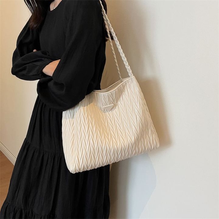 hot-sale-fashion-commuting-large-capacity-bag-2023-new-womens-leisure-foreign-style-all-match-shoulder-college-student-tote
