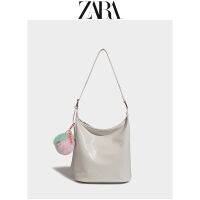 Zara○ กระเป๋าผู้หญิง2023ใหม่ความจุขนาดใหญ่ไหล่เดี่ยวกระเป๋าทรงถังของเขาการออกแบบช่องฝรั่งเศสอาวุโสโจ๊กเกอร์