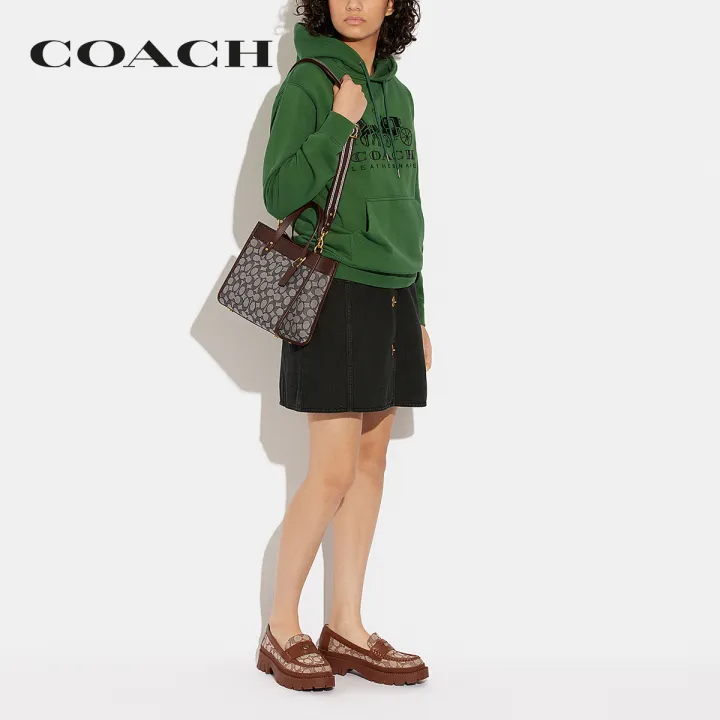 coach-กระเป๋าทรงสี่เหลี่ยมผู้หญิงรุ่น-field-tote-22-in-signature-jacquard-สีน้ำตาล-cd680-b4s0m