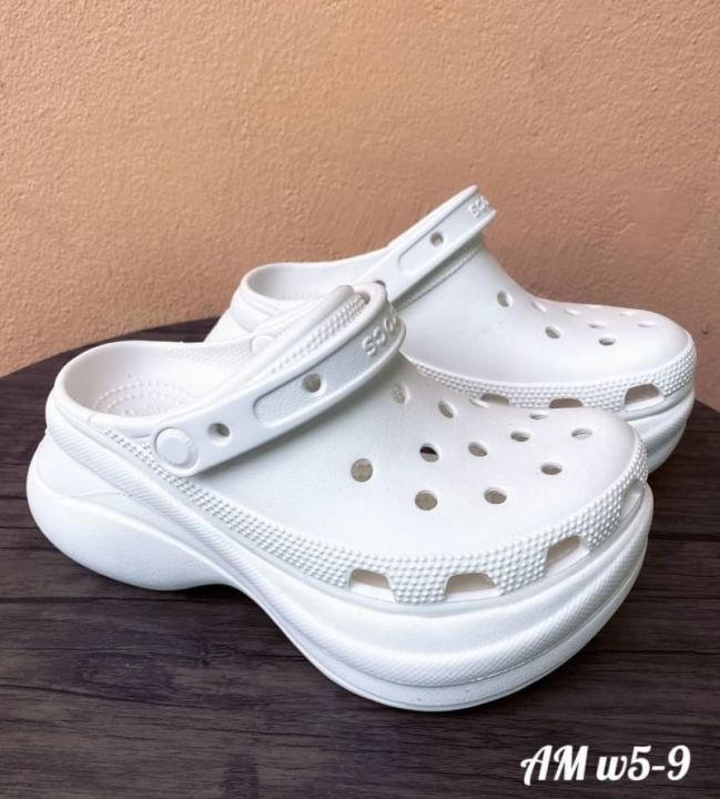 รองเท้าแตะผู้หญิง-crocs-classic-bae-clog-รองเท้าผู้หญิงแบบรัดส้น-รองเท้าแตะลำลอง-รองเท้า-crocs-ผู้หญิง-รองเท้าเผื่อสุขภาพ