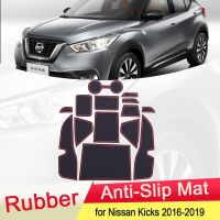 ที่รองแก้วแบบมีร่องประตูกันเสื่อกันลื่นสำหรับ Nissan Kicks แผ่นรองโทรศัพท์2017 2018 2019อุปกรณ์ตกแต่งภายในรถ