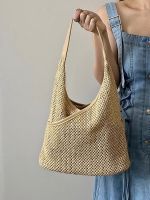 Uniqlo New Fashion version Luzi 2023 niche design new womens French straw bag womens literary forest style small fresh woven bucket bag