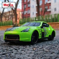 Maisto 1:24 2009 Nissan โมเดลรถยนต์สปอร์ตโลหะเหล็กหล่อแบบจำลองรถแข่งโลหะแบบจำลองของสะสมของขวัญของเล่นสำหรับเด็ก