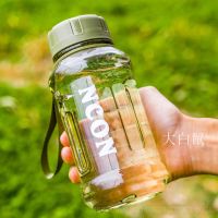 Large Capacity plastic water cup food grade high temperature resistant non-toxic can be installed hot water belt tea leak with scale tea making sports high face value transparent ton ton barrel space Cup portable simple outdoor solid color mens class sit