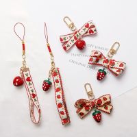 【YF】✆♀  1pc Strawberry Keychain Keyring Colored Blinbling Car Earphone Fruit Pendant