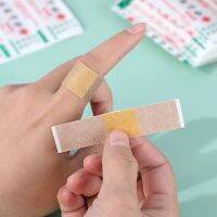 200 Pcs Breathable Self-Adhesive Band Aid แผลผ้าพันแผลเด็ก First Aid Bandaids เด็ก Essential Care Sterile Dressing ชุด