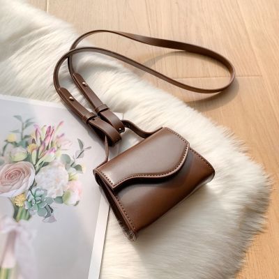 Mini ins his female fashion tide of new fund of 2021 autumn winters is South Korea underarm lipstick bag bag shoulder little bread