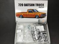 AOSHIMA 1/24 DATSUN TRUCK CUSTOM 82 NISSAN (โมเดลรถยนต์ Model DeamCraft)