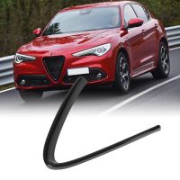 ฝาครอบกรอบกระจังหน้ารถกระจังหน้าพลาสติก ABS สีดำมันวาวสำหรับ Giulia Stelvio