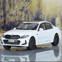 1:32 BMW 320I 3 2023รถโลหะผสมโมเดลรถของเล่นโลหะหล่อจากเหล็กแบบจำลองเสียงและน้ำหนักเบาของขวัญสำหรับเด็กผู้ชาย