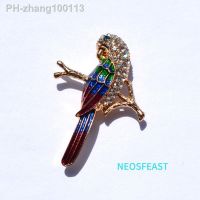 Elegant Rhinestone Parrot Brooches For Women Multi Color Enameled Pin Ladies Birds Corsage Party Gifts Fashion Jewelry Garments