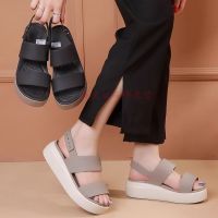 COD DSFEDTGETEER Original Crocs Brooklyn Womens sandals Goods in stock Womens shoes with thick soles [206453]