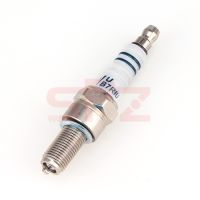 High quality motorcycle B7RIU spark plug for CR7E CPR7EA-9 CPR8EA-9 CPR8EAIX-9 96067 CR8E CR8EIX IU24 IU22 UR4DC PRG6HCC