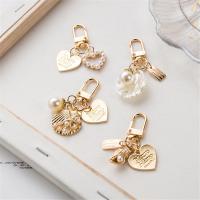 Women Girls Heart Shell Keychain Letter Label Imitation Pearls Key Chains Handbag Hanging Pendant Airpods case keyrings