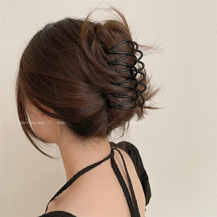 huanqi-korea-simple-line-metal-large-gripper-for-women-girls-2022-new-summer-hair-catch-hair-shark-clip-hairpin-headwear