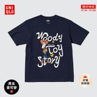 Uniqlo ชุดสำหรับทั้งหญิงและชาย/คู่สวม (UT) ตัวละครของเล่นเรื่องไม้เสื้อยืดพิมพ์ลายแขนสั้น459335