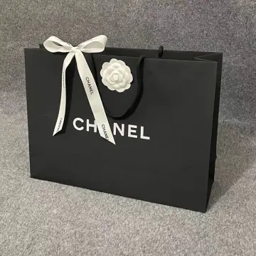File:Chanel Gift Box 2018, Belgian Black, and White Carrara Marble.jpg -  Wikimedia Commons