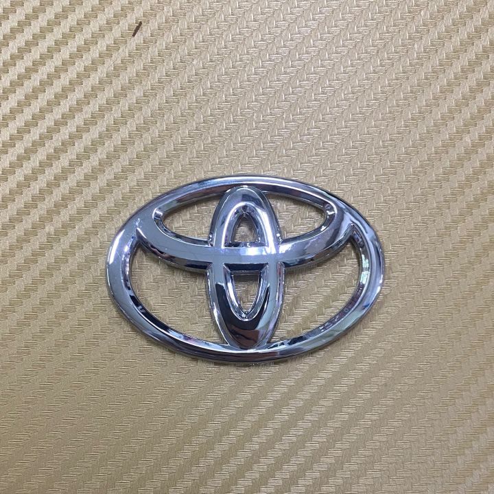 โลโก้* Toyota ติดแป้นแตรพวงมาลัย โลโก้* Toyota ติดพวงมาลัยรถยนต์ ขนาด* 4.5 x 6.5 cm ราคาต่อชิ้น
