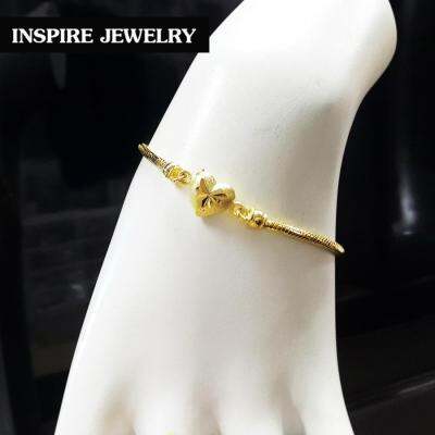 Inspire Jewelry ,สร้อยข้อมือ ห้อยหัวใจทองตอกลาย  เส้นขนาด1บาท.พร้อมถุงกำมะหยี่