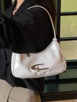 This years popular bag womens new 2023 super hot niche design one-shoulder underarm bag high-level sense of all-match messenger bag 【QYUE】