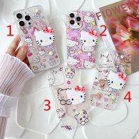 Sanrio Hello Kitty แมวสายรัดข้อมือกันกระแทกเต็มตัวลายการ์ตูนเคสโทรศัพท์น่ารักสำหรับ iPhone 15 Pro Max เคสโทรศัพท์นิ่มสำหรับ iPhone 14 Pro Max เคสเคสกันกระแทกสำหรับ Apple 13 12 Mini 11 XS XR 8 7 Plus 6 S Se เคสห่อหุ้ม