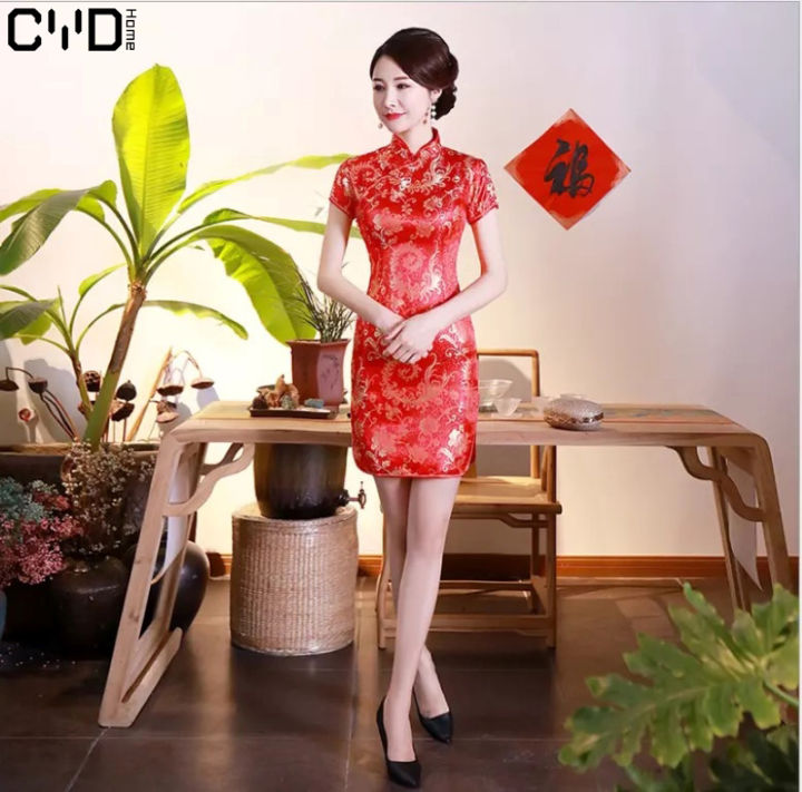 [ส่งเร็วพิเศษ!] FASHION ชุดกี่เพ้าหญิง แขนสั้น ผ่าข้าง ลายดอก เข้ารูป สไตล์จีน (สีแดง) รุ่น 2021
