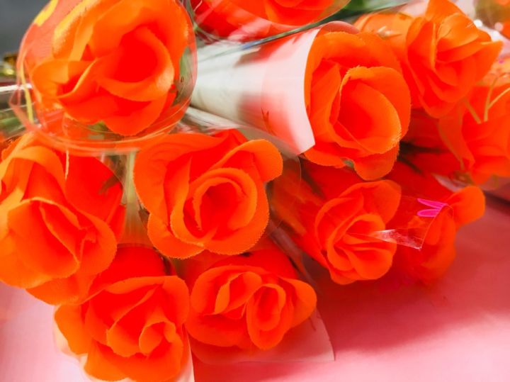 ดอกกุหลาบปลอม-สีส้ม-ต้อนรับวันวาเลนไทน์-แพ็คละ-12-ดอก