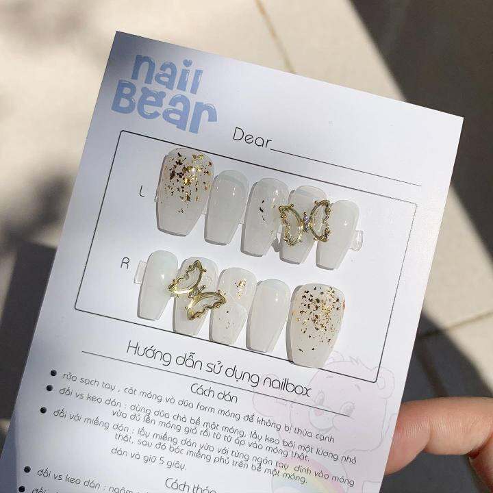 Nail box A182 lấp lánh: Muốn bộ nails của bạn trở nên nổi bật và sang trọng hơn? Hãy thử ngay các mẫu nails tuyệt đẹp của Nailbox A182 lấp lánh. Được làm từ những viên đá sáng lấp lánh, bộ nails của bạn sẽ trở thành tâm điểm thu hút mọi ánh nhìn.