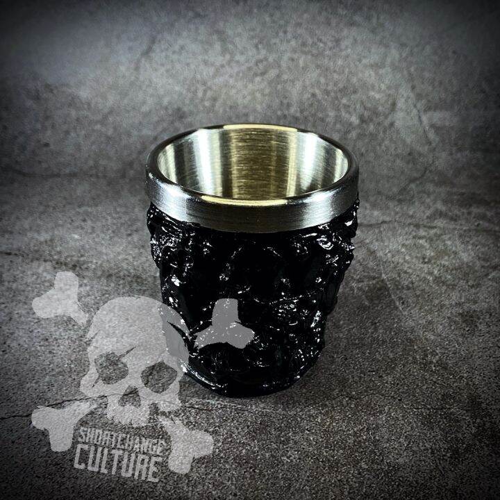 ของสะสม-แก้วช็อตลายนูน-รูปสุสานหัวกะโหลก-graveyard-of-skulls-shot-glass