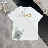 LOEWE เสื้อยืดแขนแขนสั้นคอกลมลำลองพิมพ์ลายการ์ตูนลูกสุนัขโลวี่เวอร์ชั่นไฮด์2023