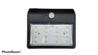 โคมไฟติดผนัง 16LEDs พร้อมโซล่าเซลล์ และเซนเซอร์ IP64 ไฟขาว (สีดำ) (0419)