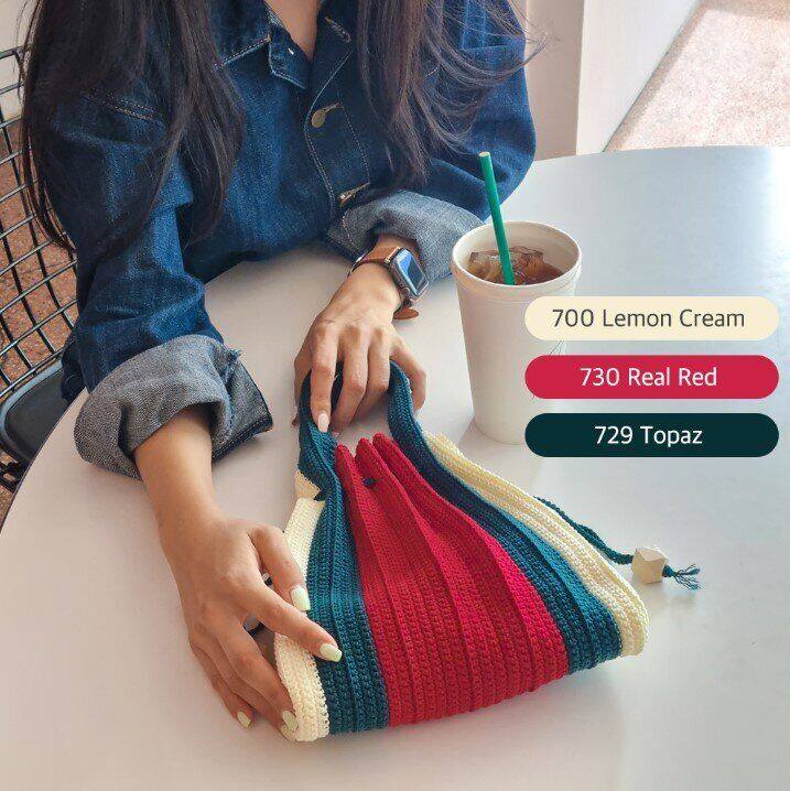 คู่มือการถัก-แพทเทิร์นกระเป๋าโครเชต์-yarn-a-olio-pleated-bag-pattern-กระดาษพิมพ์-4-สี-อย่างดี