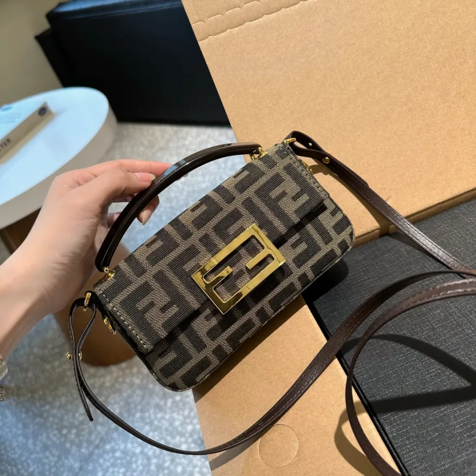 FENDI Baguette Pouch New French Stick Hand New Baguette Mini One Shoulder  Crossbody Handheld Chain Bag