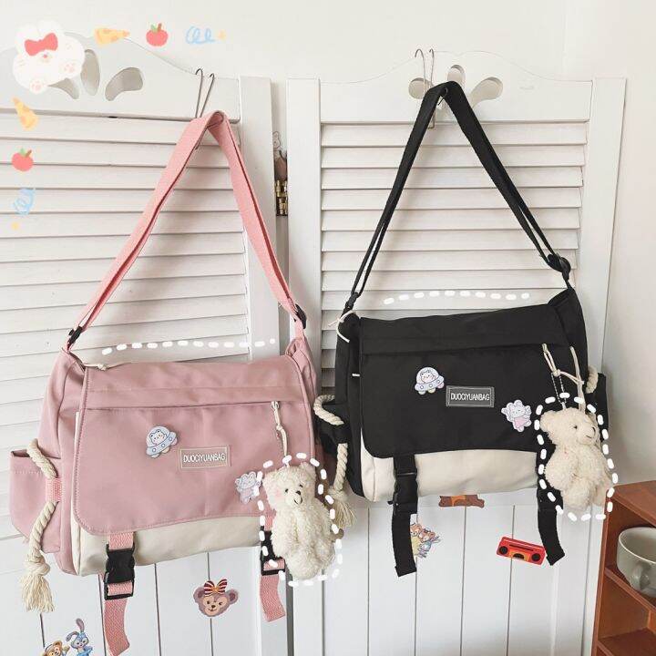koreafashionshop-kr1637-d3กระเป๋าสะพายข้าง-ผ้าในล่อน-ใบใหญ่-ไม่มีตุ๊กตาแถม