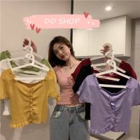 DD SHOPพร้อมส่ง 3478New เสื้อไหใพรมแขนสั้น ดีเทลขอบระบาย น่ารักสไตล์เกาหลีมาก